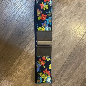 Floral hollister  24 inch (un stretched ) print cinch belt clasp